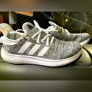 Adidas women’s size 7